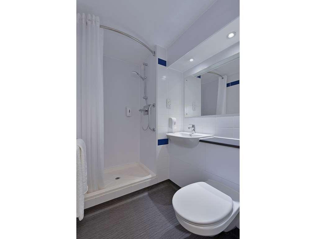 Travelodge Glenrothes Habitación foto