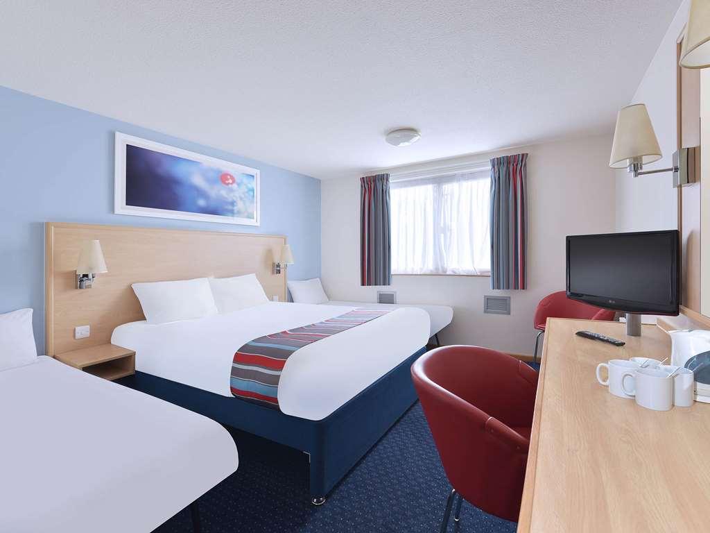 Travelodge Glenrothes Habitación foto